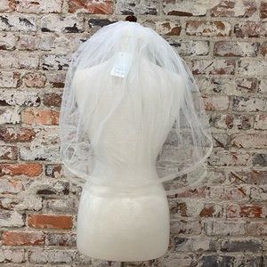 Short horsehair veil with blusher